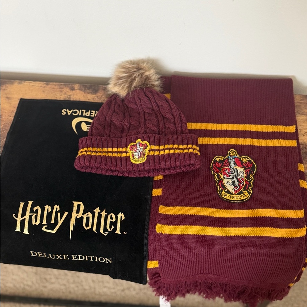 NWT Harry Potter Gryffindor Knit Scarf & Pom Beanie - Maroon & Gold